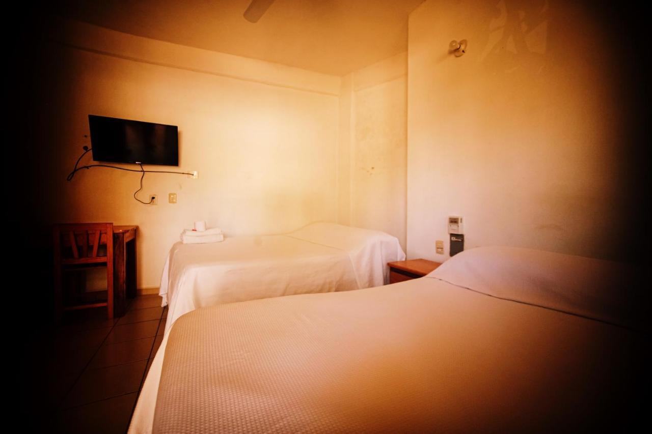 Hotel Yurimar ปูแอร์โตเอสกอนดิโด ภายนอก รูปภาพ