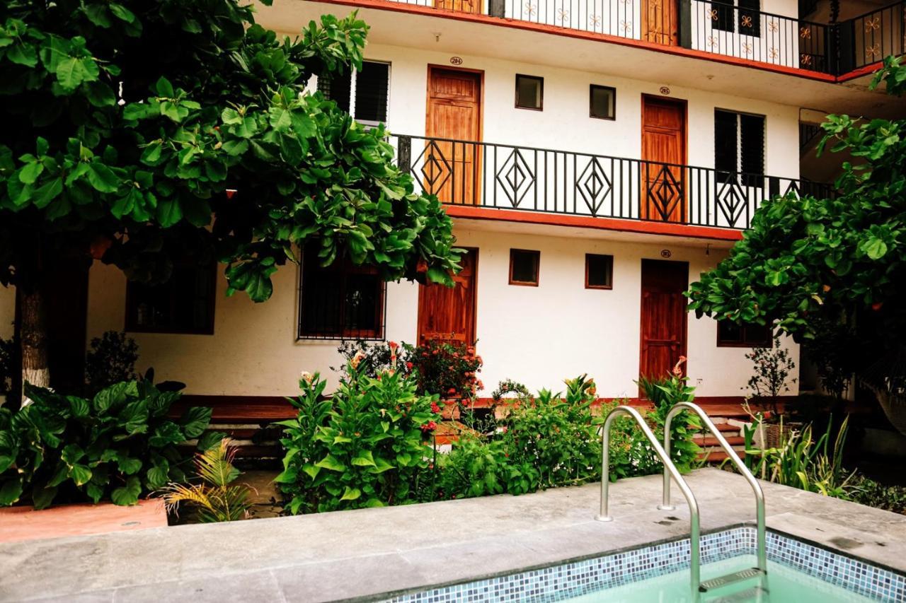 Hotel Yurimar ปูแอร์โตเอสกอนดิโด ภายนอก รูปภาพ